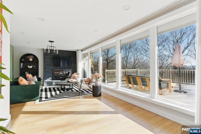 21 Skyview Road, Ringwood, NJ 07456