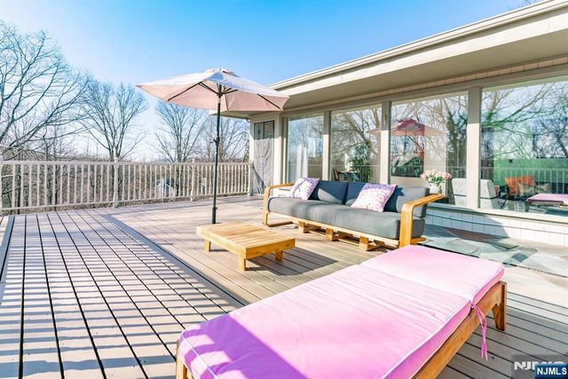 21 Skyview Road, Ringwood, NJ 07456