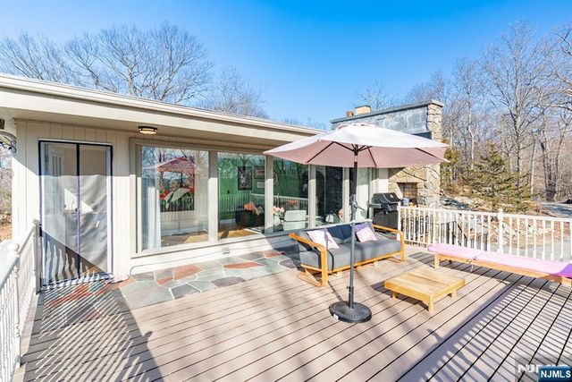 21 Skyview Road, Ringwood, NJ 07456