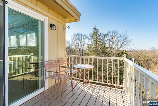 21 Skyview Road, Ringwood, NJ 07456