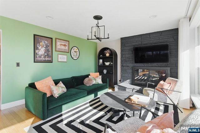 21 Skyview Road, Ringwood, NJ 07456