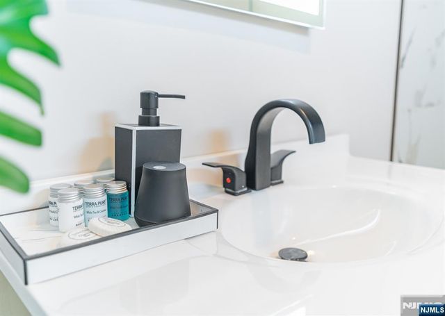 21 Skyview Road, Ringwood, NJ 07456