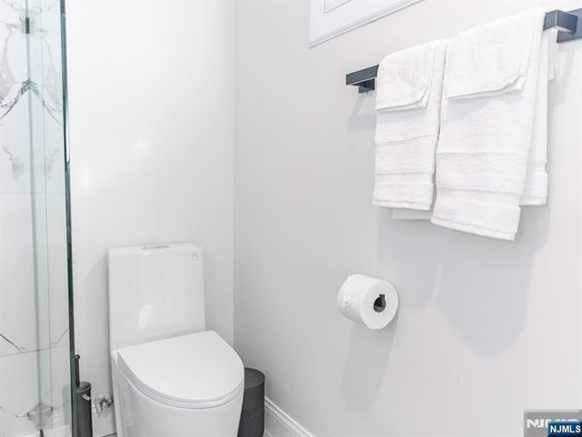 21 Skyview Road, Ringwood, NJ 07456