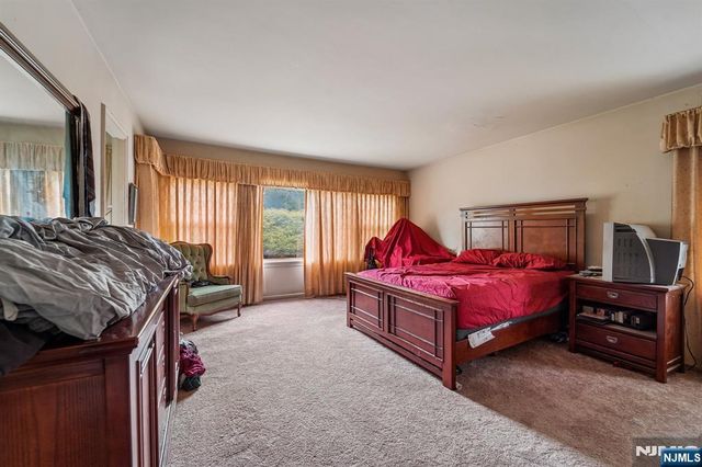 6 Saw Mill Road, North Haledon, NJ 07508