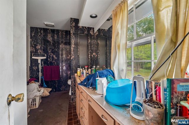 6 Saw Mill Road, North Haledon, NJ 07508