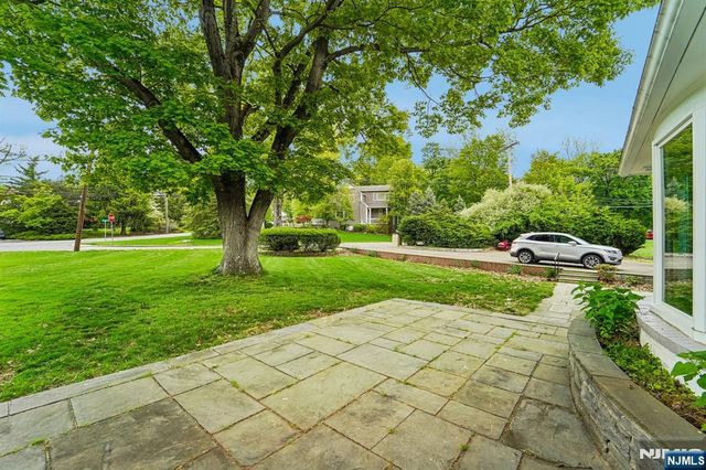 6 Saw Mill Road, North Haledon, NJ 07508