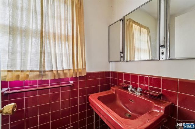 6 Saw Mill Road, North Haledon, NJ 07508
