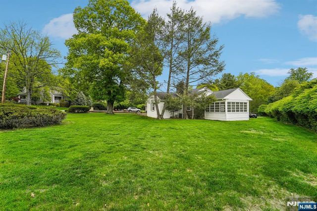 6 Saw Mill Road, North Haledon, NJ 07508