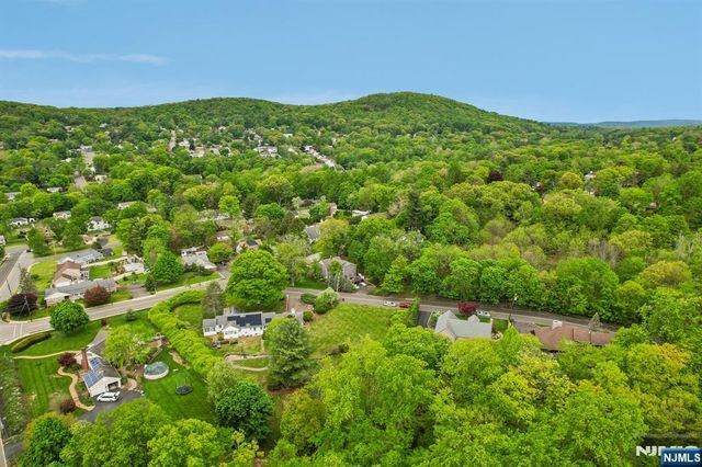 6 Saw Mill Road, North Haledon, NJ 07508