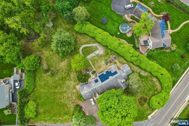 6 Saw Mill Road, North Haledon, NJ 07508