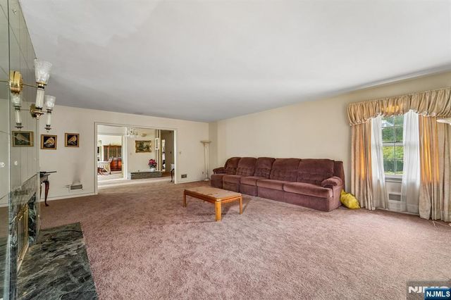 6 Saw Mill Road, North Haledon, NJ 07508