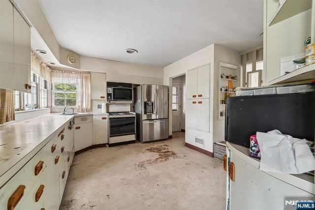 6 Saw Mill Road, North Haledon, NJ 07508