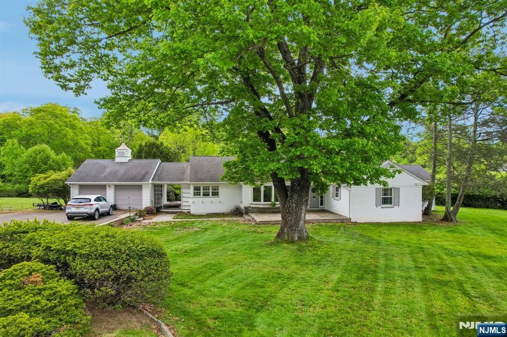 6 Saw Mill Road, North Haledon, NJ 07508