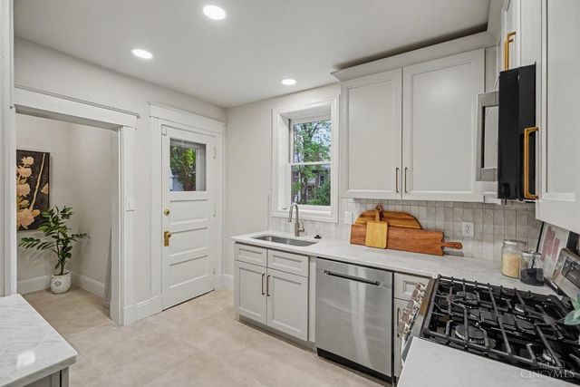 3787 Hyde Park Avenue, Cincinnati, OH 45209