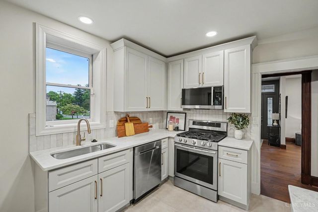 3787 Hyde Park Avenue, Cincinnati, OH 45209