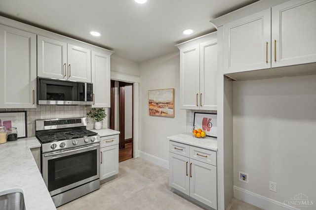 3787 Hyde Park Avenue, Cincinnati, OH 45209