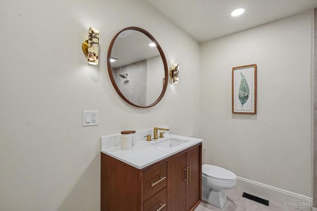 3787 Hyde Park Avenue, Cincinnati, OH 45209