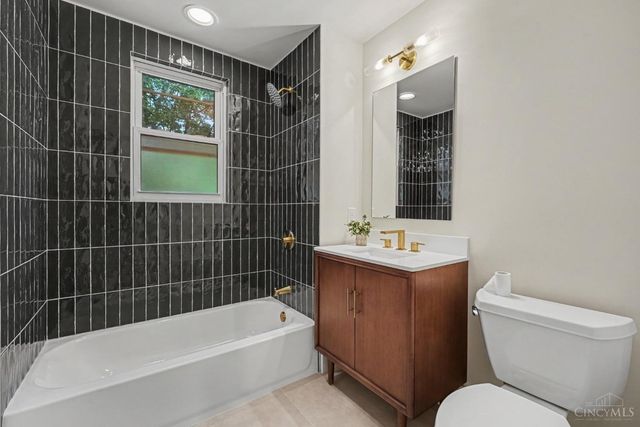 3787 Hyde Park Avenue, Cincinnati, OH 45209