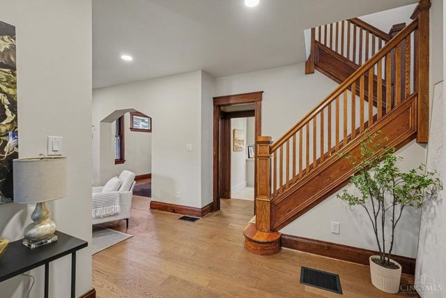 3787 Hyde Park Avenue, Cincinnati, OH 45209