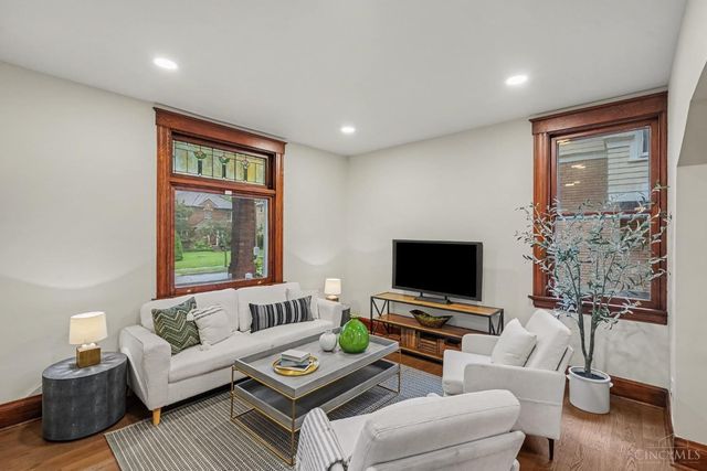 3787 Hyde Park Avenue, Cincinnati, OH 45209