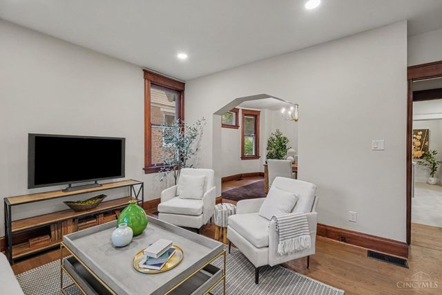 3787 Hyde Park Avenue, Cincinnati, OH 45209