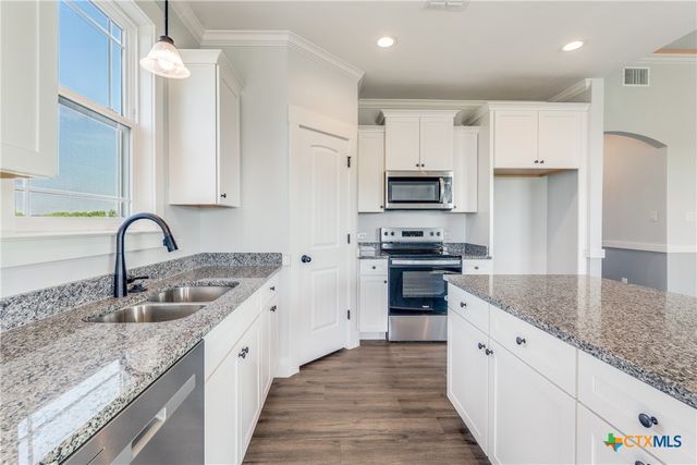 179 Lost Maples Way, Marion, TX 78124