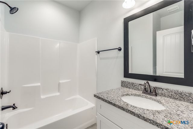 179 Lost Maples Way, Marion, TX 78124