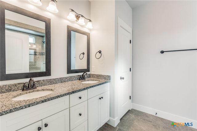 179 Lost Maples Way, Marion, TX 78124