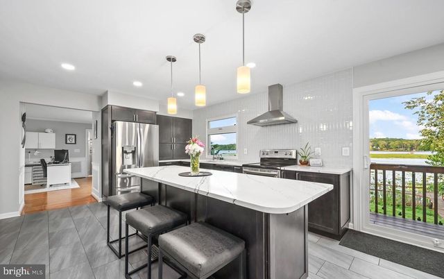 18505 CABIN RD, Triangle, VA 22172