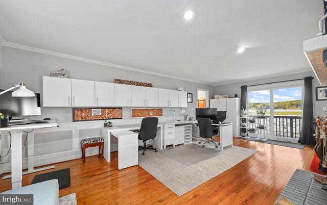 18505 CABIN RD, Triangle, VA 22172