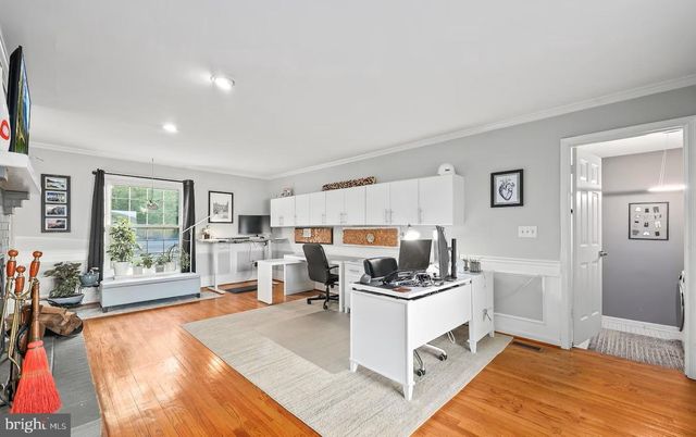 18505 CABIN RD, Triangle, VA 22172