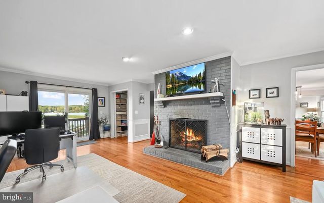 18505 CABIN RD, Triangle, VA 22172