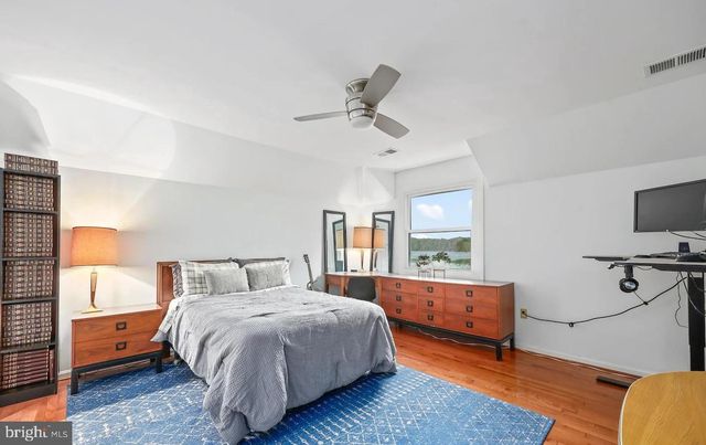 18505 CABIN RD, Triangle, VA 22172