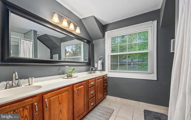 18505 CABIN RD, Triangle, VA 22172