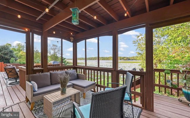 18505 CABIN RD, Triangle, VA 22172