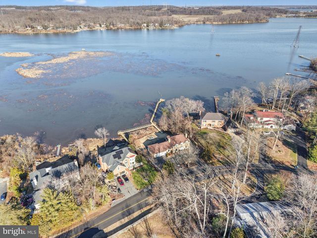 18505 CABIN RD, Triangle, VA 22172