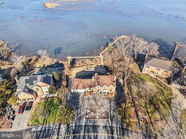 18505 CABIN RD, Triangle, VA 22172