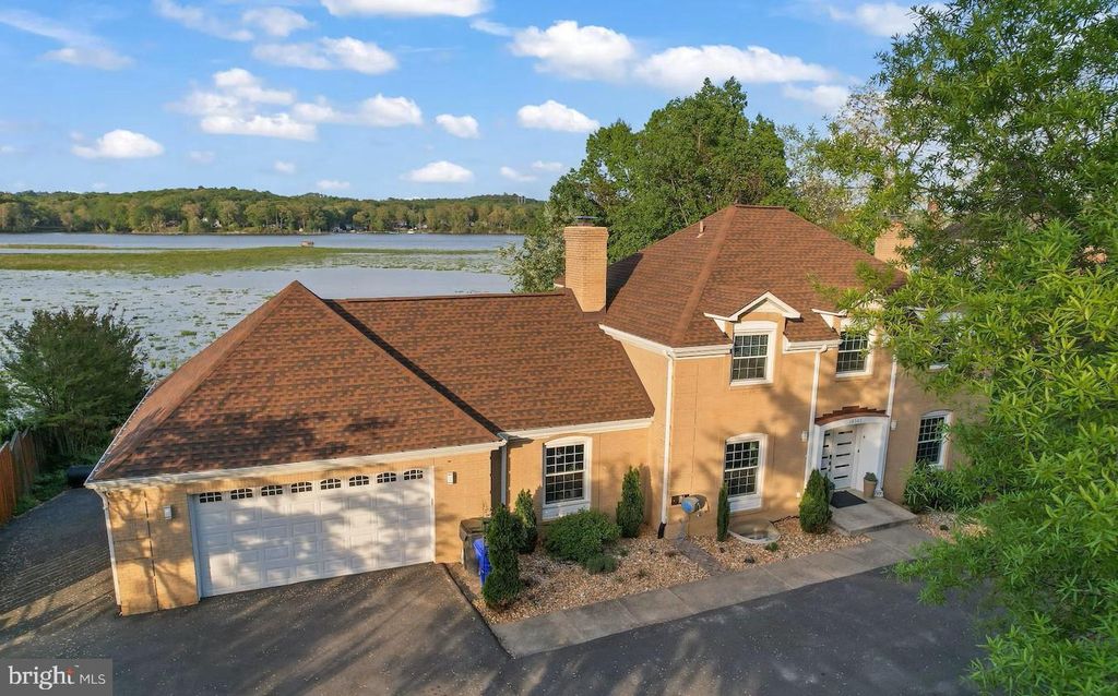 18505 CABIN RD, Triangle, VA 22172