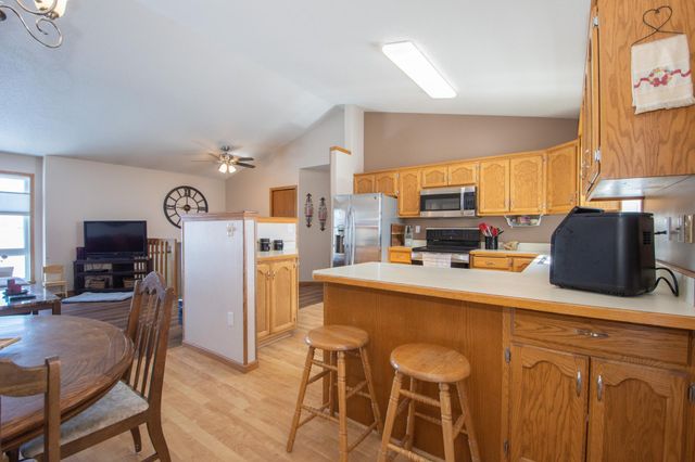 2606 33rd Avenue S, Fargo, ND 58104