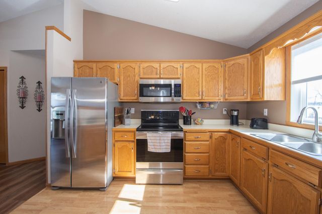 2606 33rd Avenue S, Fargo, ND 58104