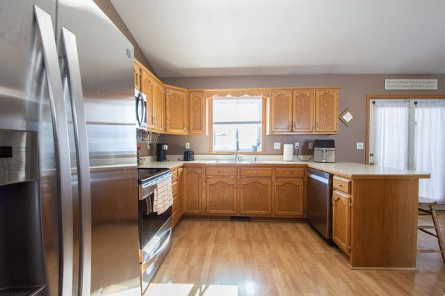 2606 33rd Avenue S, Fargo, ND 58104