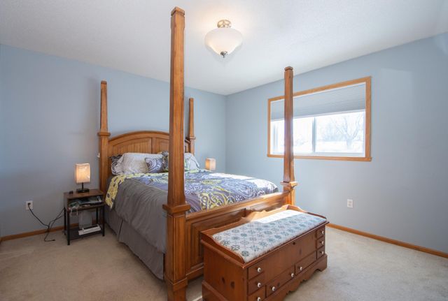 2606 33rd Avenue S, Fargo, ND 58104