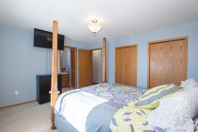 2606 33rd Avenue S, Fargo, ND 58104