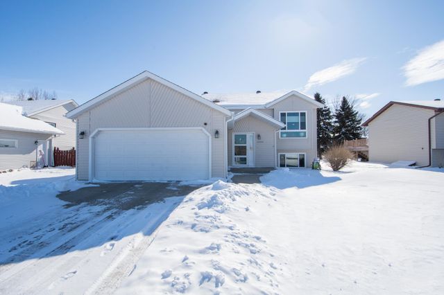 2606 33rd Avenue S, Fargo, ND 58104