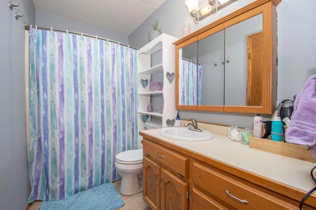 2606 33rd Avenue S, Fargo, ND 58104