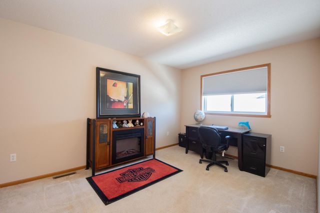 2606 33rd Avenue S, Fargo, ND 58104