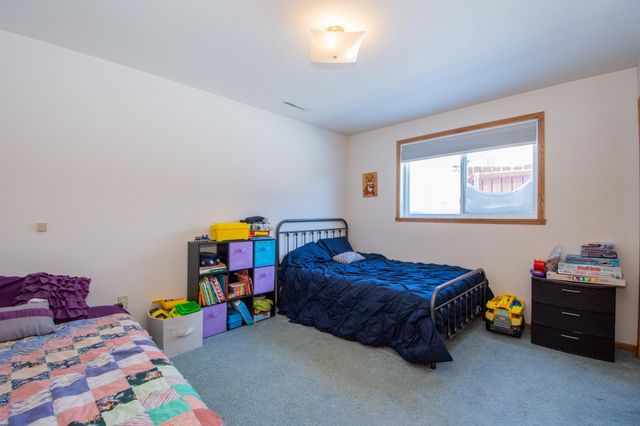 2606 33rd Avenue S, Fargo, ND 58104