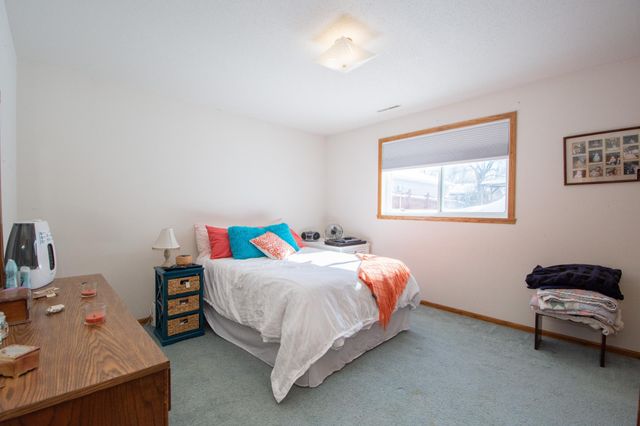 2606 33rd Avenue S, Fargo, ND 58104