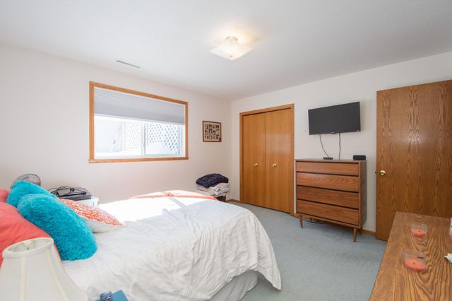 2606 33rd Avenue S, Fargo, ND 58104