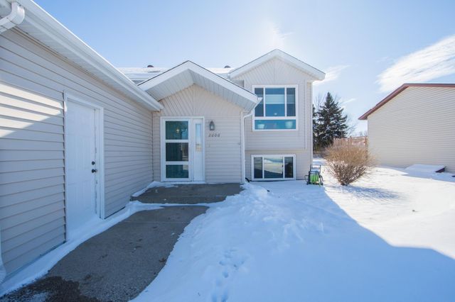 2606 33rd Avenue S, Fargo, ND 58104